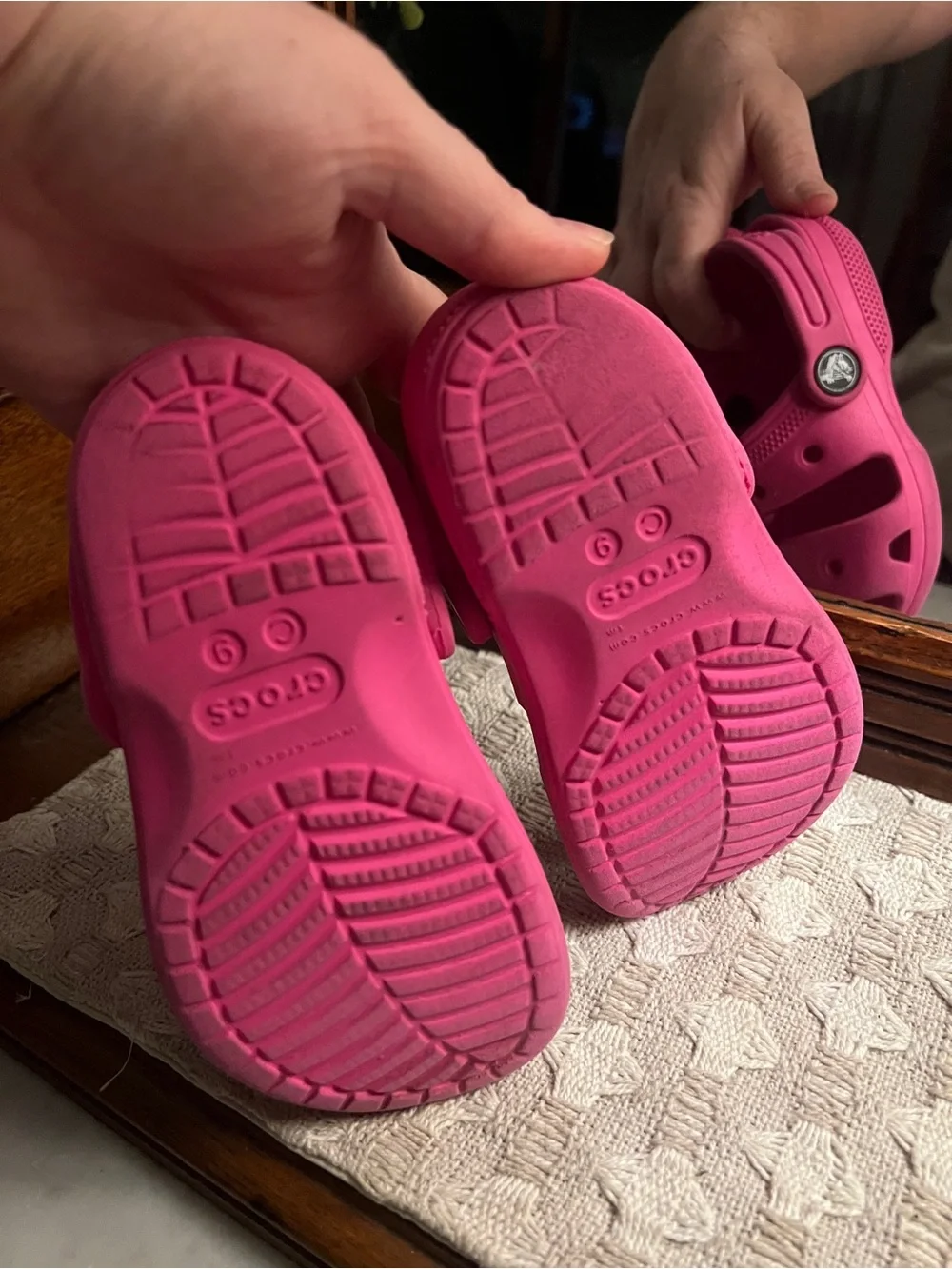 CROCS Classic Casual Slip On Summer Sandals with Back Strap Pink Girl's Size 9